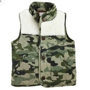 NWOT Boys Mud Pie Camo Sherpa Vest. Size: 4-5T